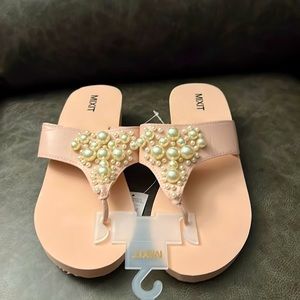 Beautiful pale pink pearl wedge flip flops. NWT! Size 9. Runs small